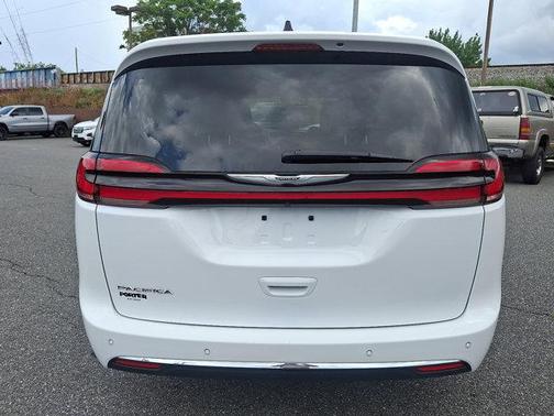 2024 Chrysler Pacifica Touring-L
