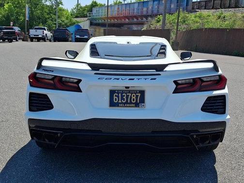 Arctic White 2024 Chevrolet Corvette Stingray w/2LT