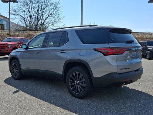 Sterling Gray Metallic 2023 Chevrolet Traverse RS