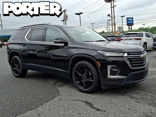 Mosaic Black Metallic 2023 Chevrolet Traverse LT Cloth
