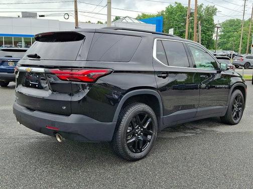 Mosaic Black Metallic 2023 Chevrolet Traverse LT Cloth