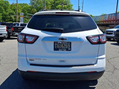 Summit White 2017 Chevrolet Traverse LS