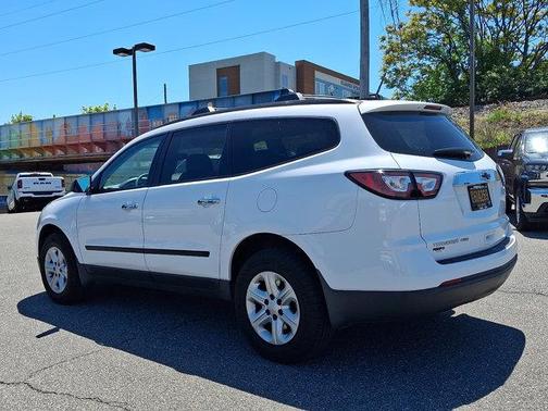 Summit White 2017 Chevrolet Traverse LS