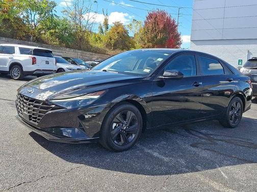 2022 Hyundai ELANTRA SEL