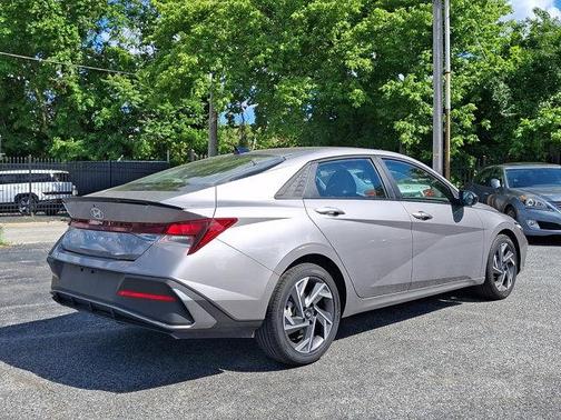 Metal 2025 Hyundai ELANTRA SEL Sport