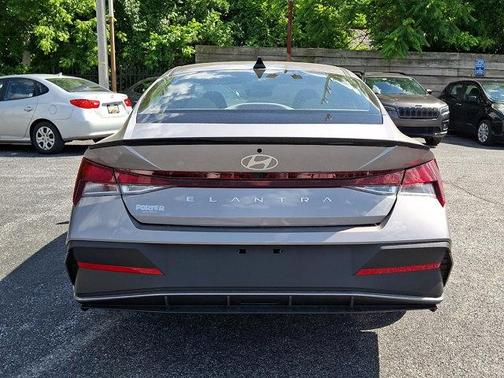 Metal 2025 Hyundai ELANTRA SEL Sport