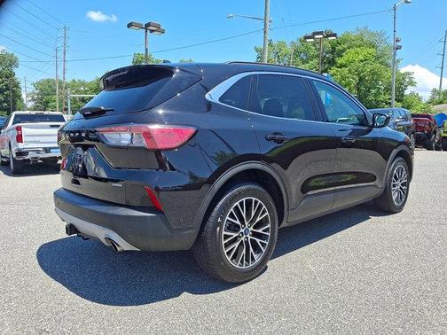 2022 Ford Escape PHEV Titanium