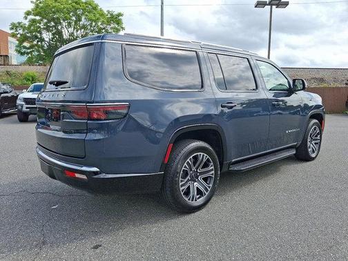 2025 Jeep Wagoneer Base