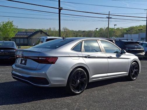 Pyrite Silver Metallic 2025 Volkswagen Jetta 1.5T SE