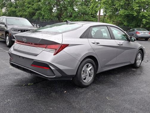 Metal 2026 Hyundai ELANTRA SE
