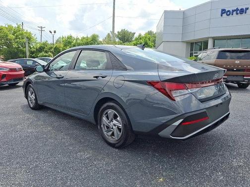 2025 Hyundai ELANTRA SE