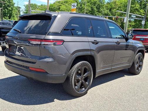 Metallic 2023 Jeep Grand Cherokee Altitude