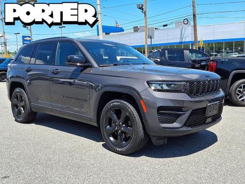Metallic 2023 Jeep Grand Cherokee Altitude