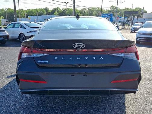 2024 Hyundai ELANTRA SE