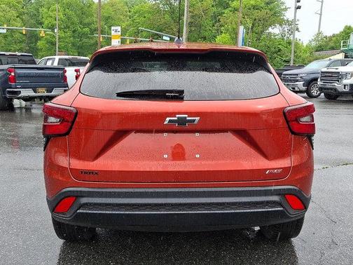 Cayenne Orange Metallic 2024 Chevrolet Trax 1RS
