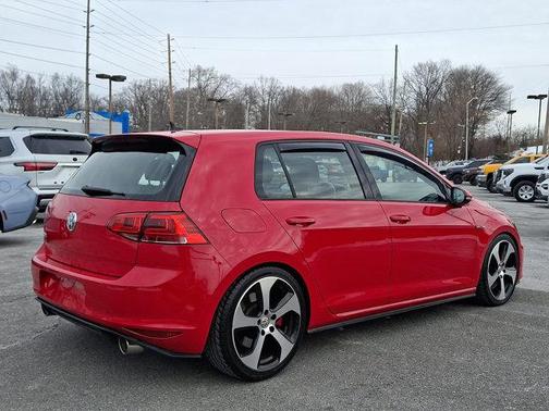 2017 Volkswagen Golf GTI SE 4-Door