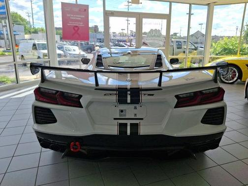 White Pearl Metallic 2023 Chevrolet Corvette Stingray w/3LT