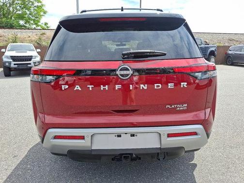 2023 Nissan Pathfinder Platinum