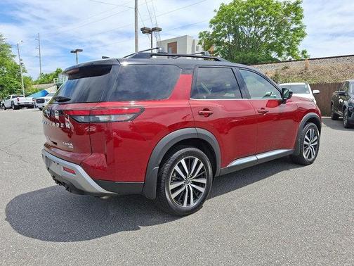 2023 Nissan Pathfinder Platinum