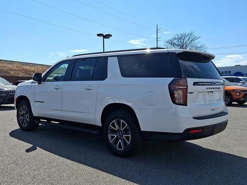Summit White 2024 Chevrolet Suburban Z71