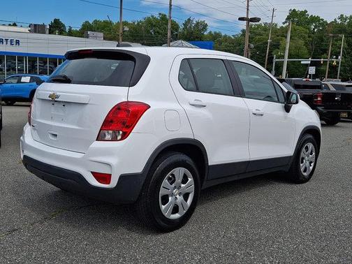 Summit White 2018 Chevrolet Trax LS