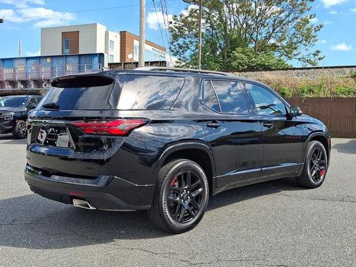 Mosaic Black Metallic 2023 Chevrolet Traverse Premier