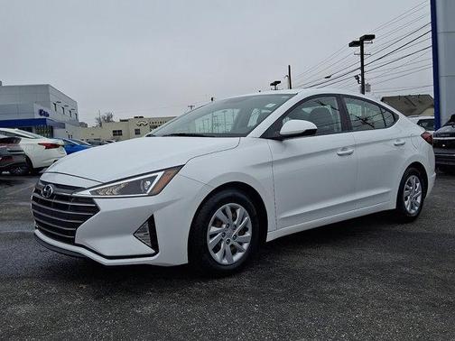2019 Hyundai ELANTRA SE