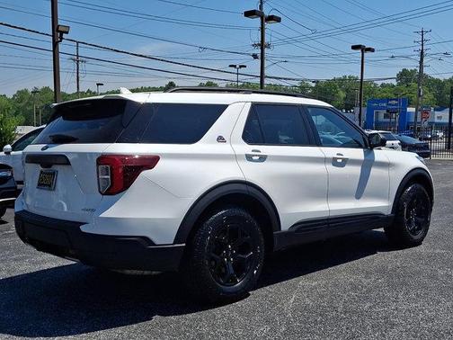 Star White Metallic Tri-Coat 2023 Ford Explorer Timberline