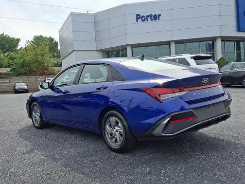 2025 Hyundai ELANTRA SE