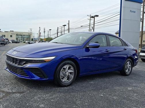 2025 Hyundai ELANTRA SE