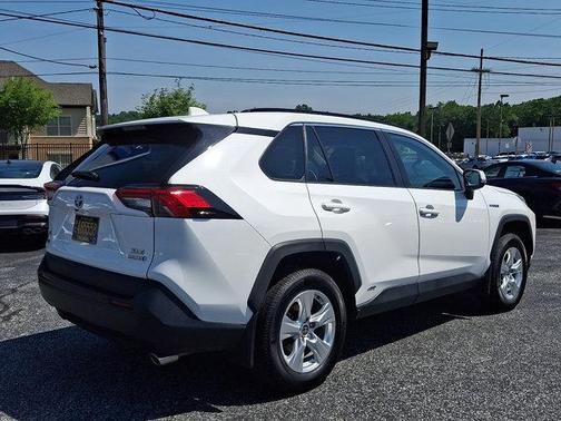 Super White 2021 Toyota RAV4 Hybrid XLE