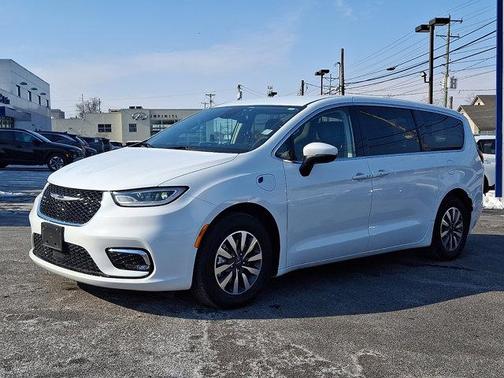2023 Chrysler Pacifica Hybrid Touring L