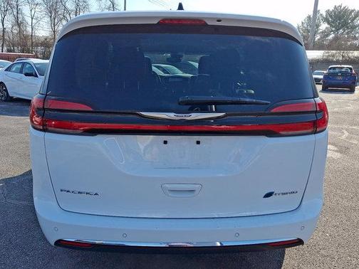 2023 Chrysler Pacifica Hybrid Touring L