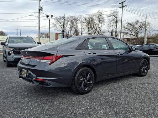 2021 Hyundai ELANTRA SEL