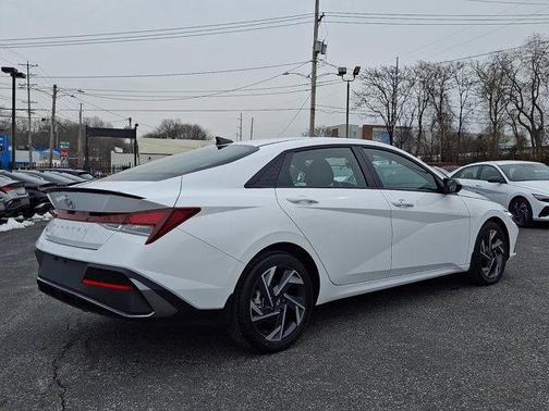 2025 Hyundai ELANTRA SEL Sport