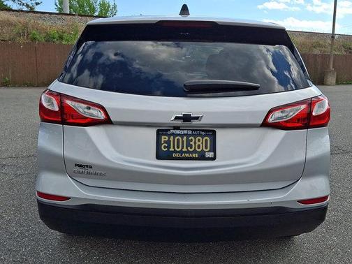 Silver Ice Metallic 2021 Chevrolet Equinox LS