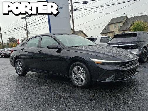 2025 Hyundai ELANTRA SE