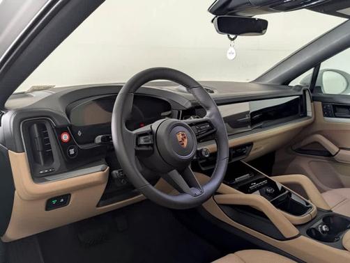 0Q/Whit 2026 Porsche Cayenne