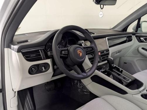 2Y/Carrara Whit 2026 Porsche Macan Macan