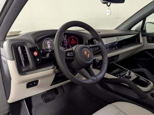 2Y/Carrara Whit 2026 Porsche Cayenne