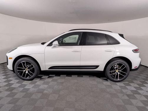 0Q/Whit 2026 Porsche Macan Macan