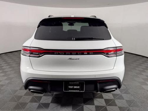 0Q/Whit 2026 Porsche Macan Macan