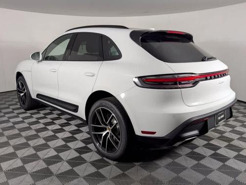 0Q/Whit 2026 Porsche Macan Macan