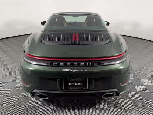 Oak Green Metallic Neo 2026 Porsche 911 Targa 4S