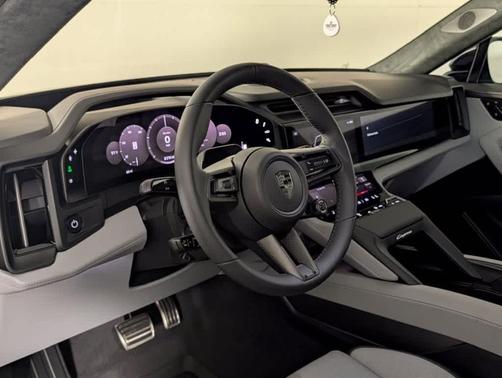 0E/Chromite Bla 2026 Porsche Cayenne Turbo Electric