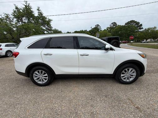 Snow White Pearl 2017 Kia Sorento LX