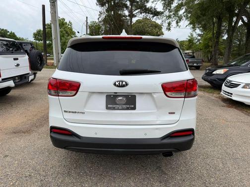 Snow White Pearl 2017 Kia Sorento LX