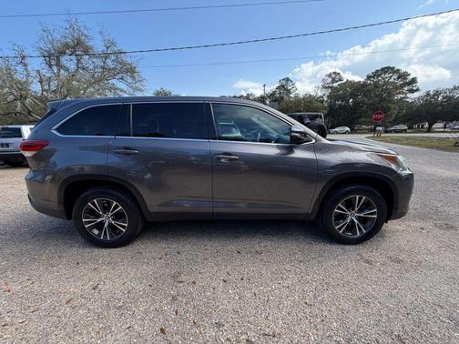 2019 Toyota Highlander LE I4