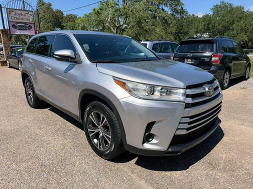 Celestial Silver Metallic 2019 Toyota Highlander LE I4