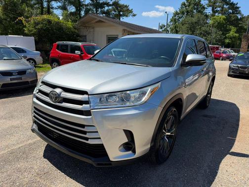 Celestial Silver Metallic 2019 Toyota Highlander LE I4